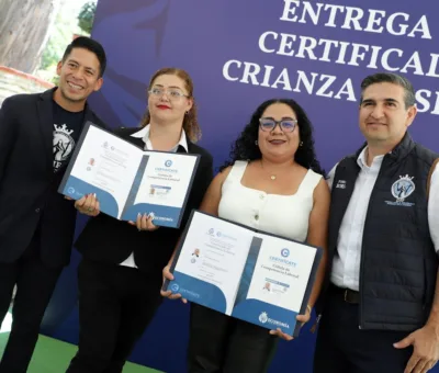 Entregan DIF Estatal y la Secretaría de Economía  certificados a facilitadores de Crianza Positiva