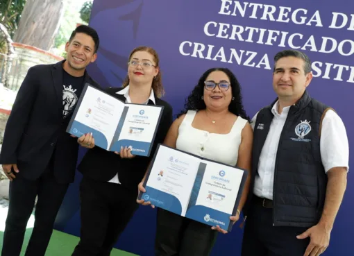 Entregan DIF Estatal y la Secretaría de Economía  certificados a facilitadores de Crianza Positiva