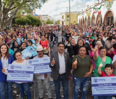 Roberto García Urbano, realiza entrega de 600 calentadores solares