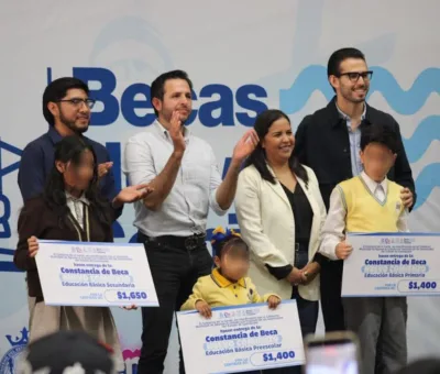 Jóvenes de Apaseo el Grande reciben apoyos a través de las Becas Nuevo Comienzo