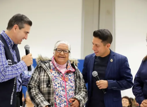 Entregan Gobierno de la Gente, DIF Nacional y DIF Estatal 9 mil anteojos a adultos mayores