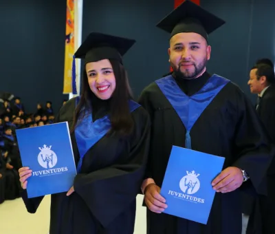 Obtienen su certificado de preparatoria con Juventudes