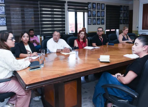 Cinthia Teniente Mendoza da seguimiento al proyecto de Viviendas Bienestar Cinthia Teniente Mendoza da seguimiento al proyecto de Viviendas Bienestar