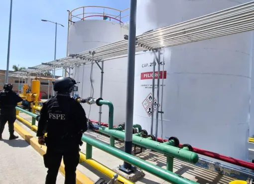 Realizan FSPE y fuerzas federales el mayor aseguramiento de hidrocarburos registrado en Guanajuato en un solo evento Realizan FSPE y fuerzas federales el mayor aseguramiento de hidrocarburos registrado en Guanajuato en un solo evento