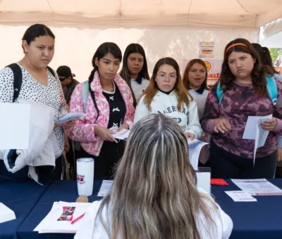 Enlace Laboral Aliadas impulsa la inclusión laboral femenina con más de 400 vacantes en 19 empresas
