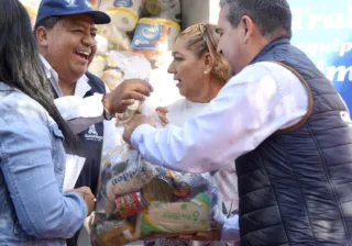 DIF Estatal y Voluntariado de la Gente  entregan víveres a familias penjamenses