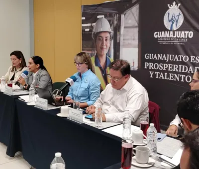 Secretarías de Educación y Economía presentan ante empresarias y empresarios la estrategia de microcredenciales