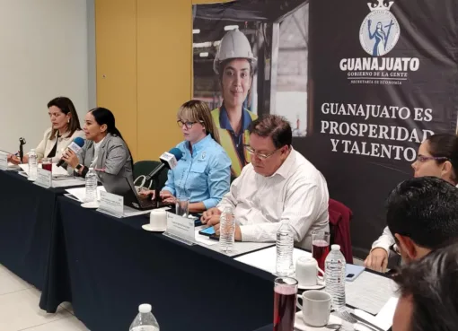 Secretarías de Educación y Economía presentan ante empresarias y empresarios la estrategia de microcredenciales