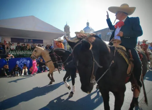 CELEBRAN CON ENTUSIASMO EL 115 ANIVERSARIO DE LA REVOLUCIÓN MEXICANA