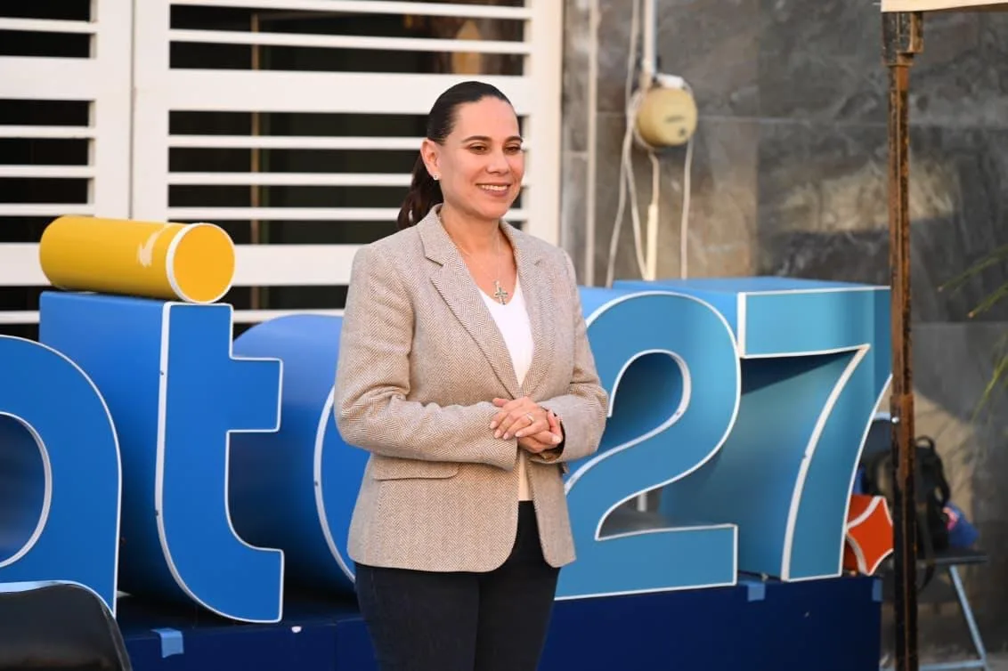 ALCALDESA SE REÚNE CON VECINOS DEL FRACCIONAMIENTO EL REFUGIO