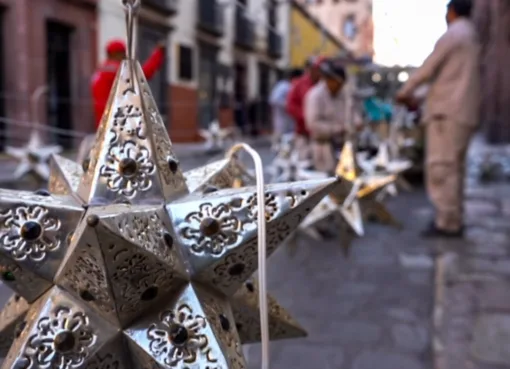 BRILLAN CALLES DE SAN MIGUEL DE ALLENDE ESTE CIERRE DE AÑO, CON SU ESENCIA Y TALENTO SANMIGUELENSES