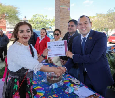 ALCALDE MAURICIO ESTEFANÍA RECONOCE TALENTO EN EL CIERRE DEL CURSO DE REPOSTERÍA