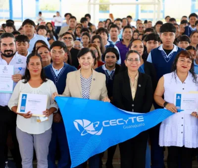 CECyTEG reconoce a madres, padres y tutores con Graduación de Crianza Positiva