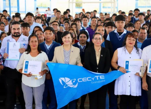 CECyTEG reconoce a madres, padres y tutores con Graduación de Crianza Positiva