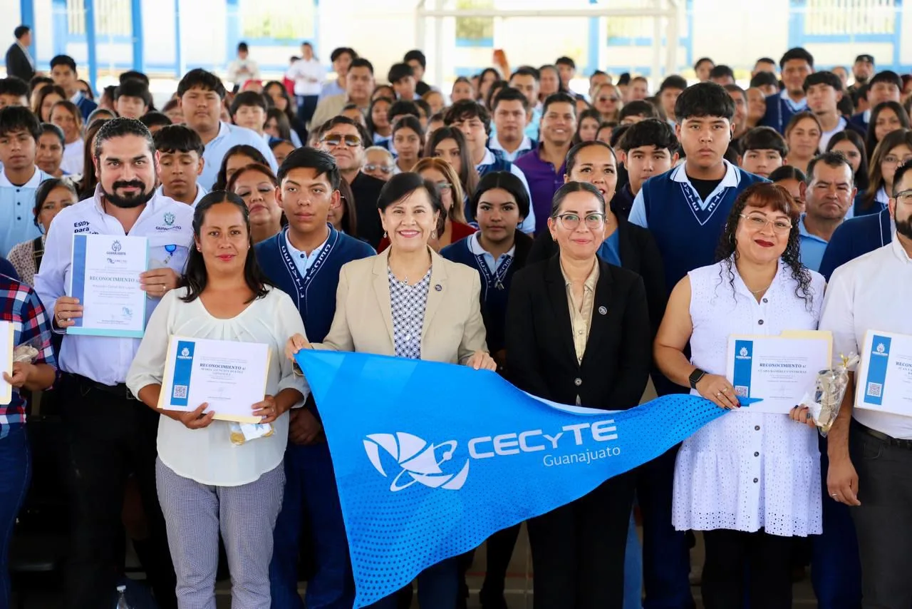 CECyTEG reconoce a madres, padres y tutores con Graduación de Crianza Positiva