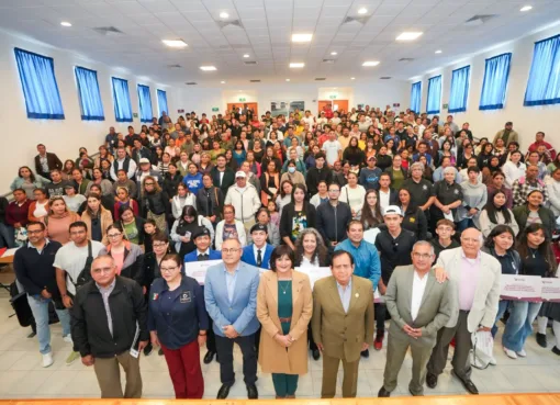 Entrega el presidente municipal Juan Miguel Ramírez Sánchez 278 becas de movilidad estudiantil nacional e internacional