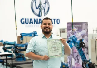 IECA forma talento especializado en robótica: la historia de éxito de Fernando Arteaga • Más de 400 personas han sido capacitadas en robótica.