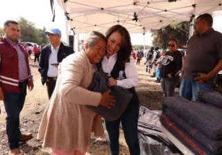 Culmina DIF Estatal Campaña Invernal  con entrega de cobijas en 46 municipios
