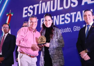 Entrega Gobernadora Estímulos al Desempeño y Bienestar Laboral 2025
