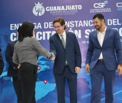 Guanajuato fortalece su capital humano con entrega de constancias a personas capacitadas en el extranjero