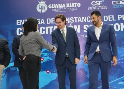 Guanajuato fortalece su capital humano con entrega de constancias a personas capacitadas en el extranjero