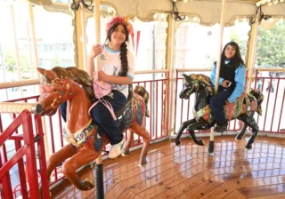 SE DIVIERTEN NIÑOS Y NIÑAS EN LA VILLA NAVIDEÑA, FIESTAS DE PAZ