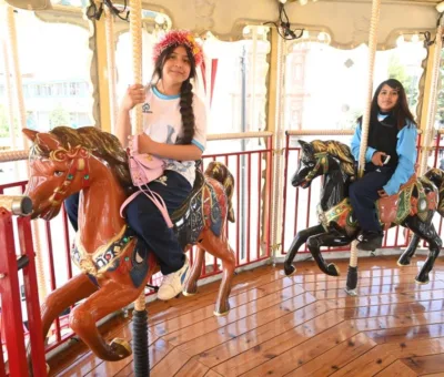 SE DIVIERTEN NIÑOS Y NIÑAS EN LA VILLA NAVIDEÑA, FIESTAS DE PAZ