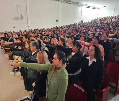 Toman protesta Consejos de Participación Escolar en la Delegación Regional de Educación III León