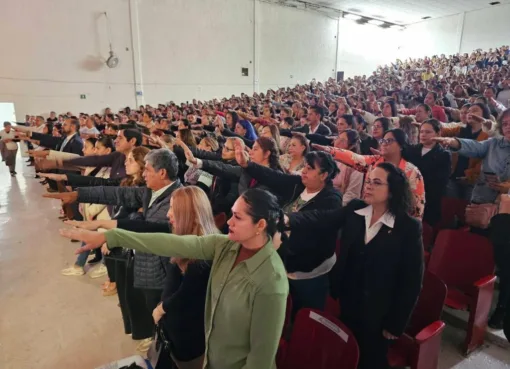 Toman protesta Consejos de Participación Escolar en la Delegación Regional de Educación III León