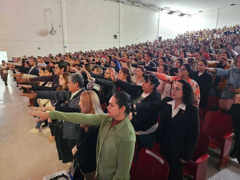 Toman protesta Consejos de Participación Escolar en la Delegación Regional de Educación III León