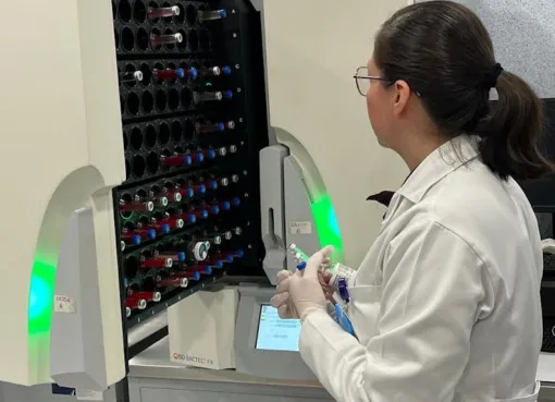 SSG favorece en la atención oportuna de pacientes con el servicio de Microbiología