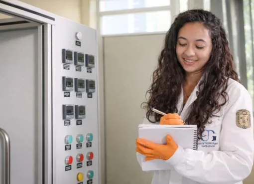 La UG consolida su excelencia académica: 56 programas ratifican su calidad en el Sistema Nacional de Posgrados