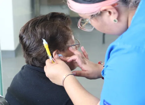 Apoya Gobierno de la Gente a personas con discapacidad auditiva