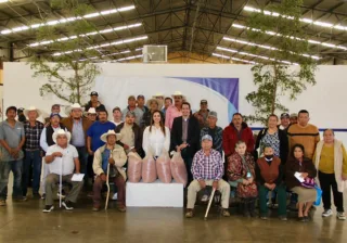 Apoyan al campo con entrega de Semilla de garbanzo blanco