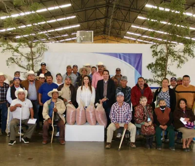 Apoyan al campo con entrega de Semilla de garbanzo blanco