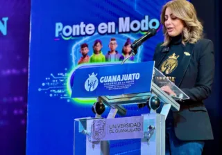 La Unidad de Transparencia y Juventudes advierten a jóvenes la importancia de cuidar sus datos personales.