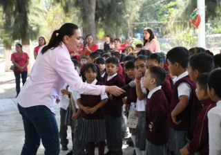 ENTREGAN DISTINTIVO “ESCUELA AZUL” A PRIMARIA DE IRAPUATO