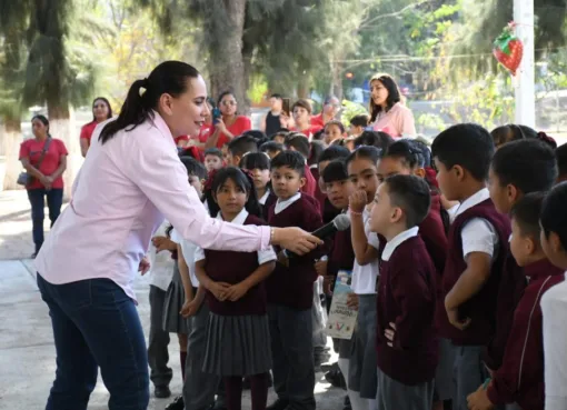 ENTREGAN DISTINTIVO “ESCUELA AZUL” A PRIMARIA DE IRAPUATO