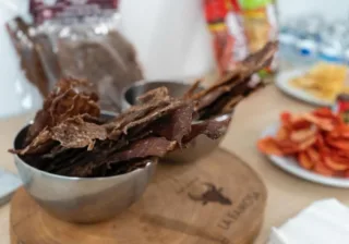 Participan más de 60 empresas locales en encuentro de negocios con tiendas Alamano