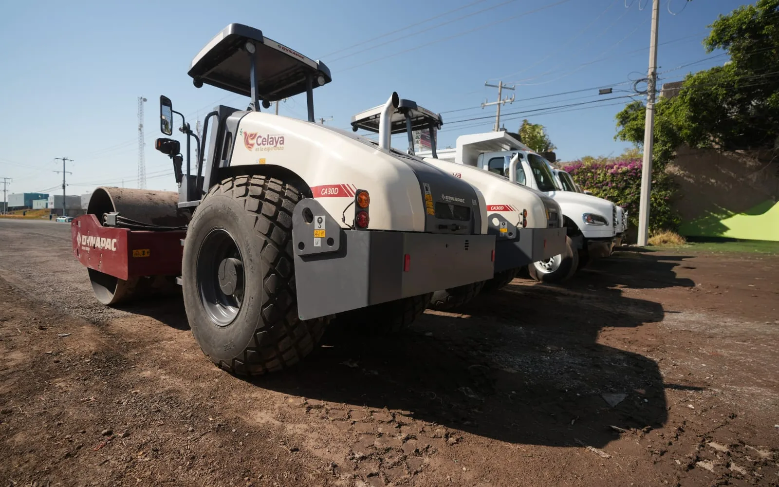 REFUERZA MUNICIPIO ATENCIÓN A MANTENIMIENTO Y BACHEO DE CALLES CON MAQUINARIA NUEVA Y AMPLIACIÓN DE CUADRILLAS