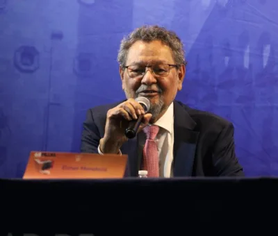 Élmer Mendoza recibe el IX Premio “Jorge Ibargüengoitia” en la inauguración de la FILUG