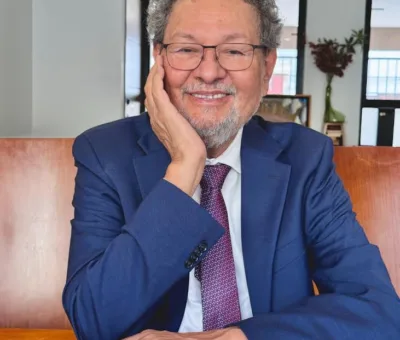 Élmer Mendoza recibirá el IX Premio “Jorge Ibargüengoitia” de Literatura, otorgado por la UG