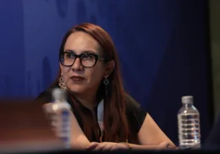 Economía en morado: Visibilizan desigualdades y retos del desarrollo económico con perspectiva de género en la FILUG