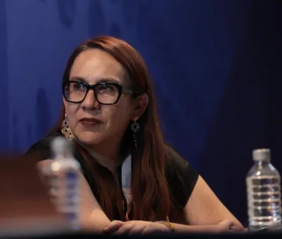 Economía en morado: Visibilizan desigualdades y retos del desarrollo económico con perspectiva de género en la FILUG