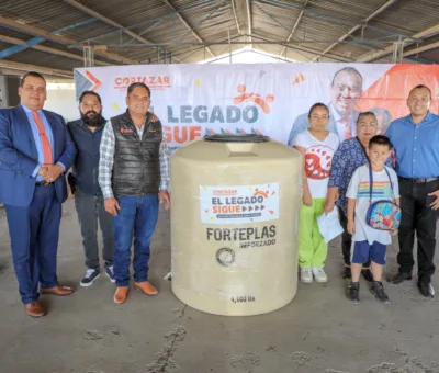 MAURICIO ESTEFANÍA ENTREGA APOYOS DEL PROGRAMA “EL LEGADO SIGUE”: IMPULSO A LA VIVIENDA Y EL EMPREDIMIENTO EN CORTAZAR