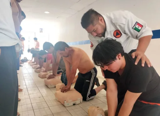 CAPACITA PC A ENCARGADOS DE BALNEARIOS EN TEMAS DE PRIMEROS AUXILIOS