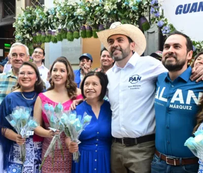 PAN Guanajuato cercano a la gente en el Día de las Flores, como parte de su misión territorial