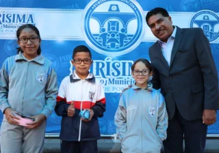 27 estudiantes de primaria reciben lentes gracias a campaña de recolección de aceite usado