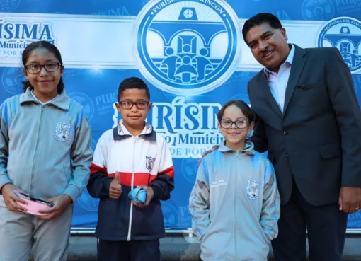 27 estudiantes de primaria reciben lentes gracias a campaña de recolección de aceite usado