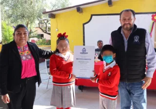 Reconocen a primaria de Dolores Hidalgo por avance ejemplar en Español y Matemáticas